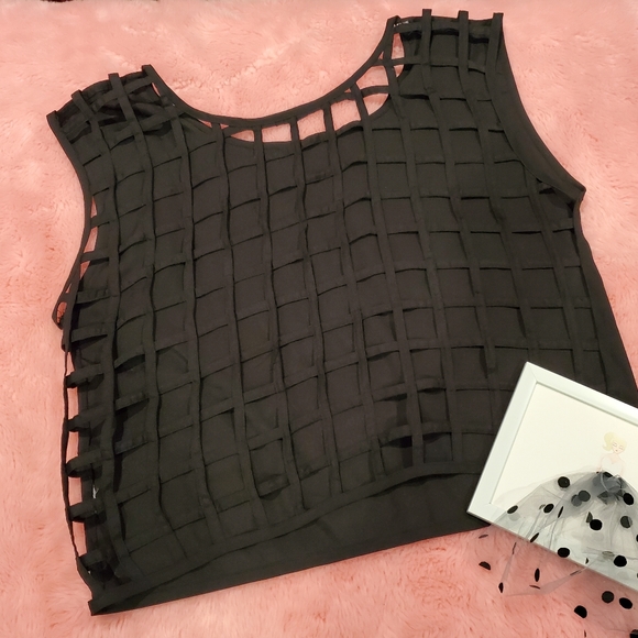 See-through cage back top - Picture 4 of 7